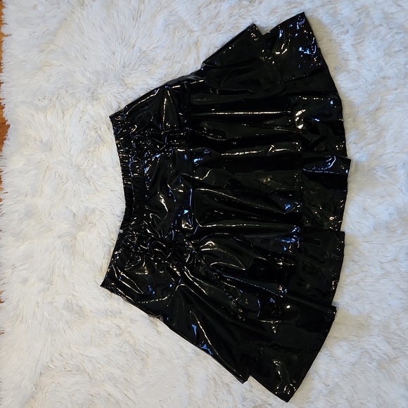 Hot Topic Social Collision Black Faux Leather Lace-Up Tiered Skirt - Picture 5 of 10